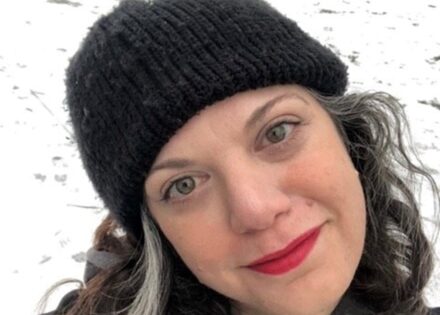 Jennifer i svart mössa