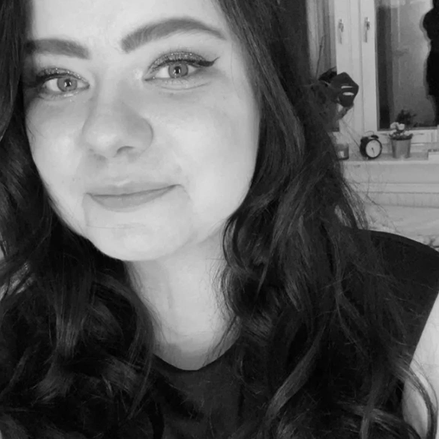 Porträtt av Josephine som berättar om sin resa med psykisk ohälsa och drömmen att bli sjuksköterska.