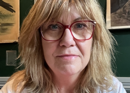Porträtt av Anna som berättar om sorgen efter sin son Måns och stödet hon inte fick