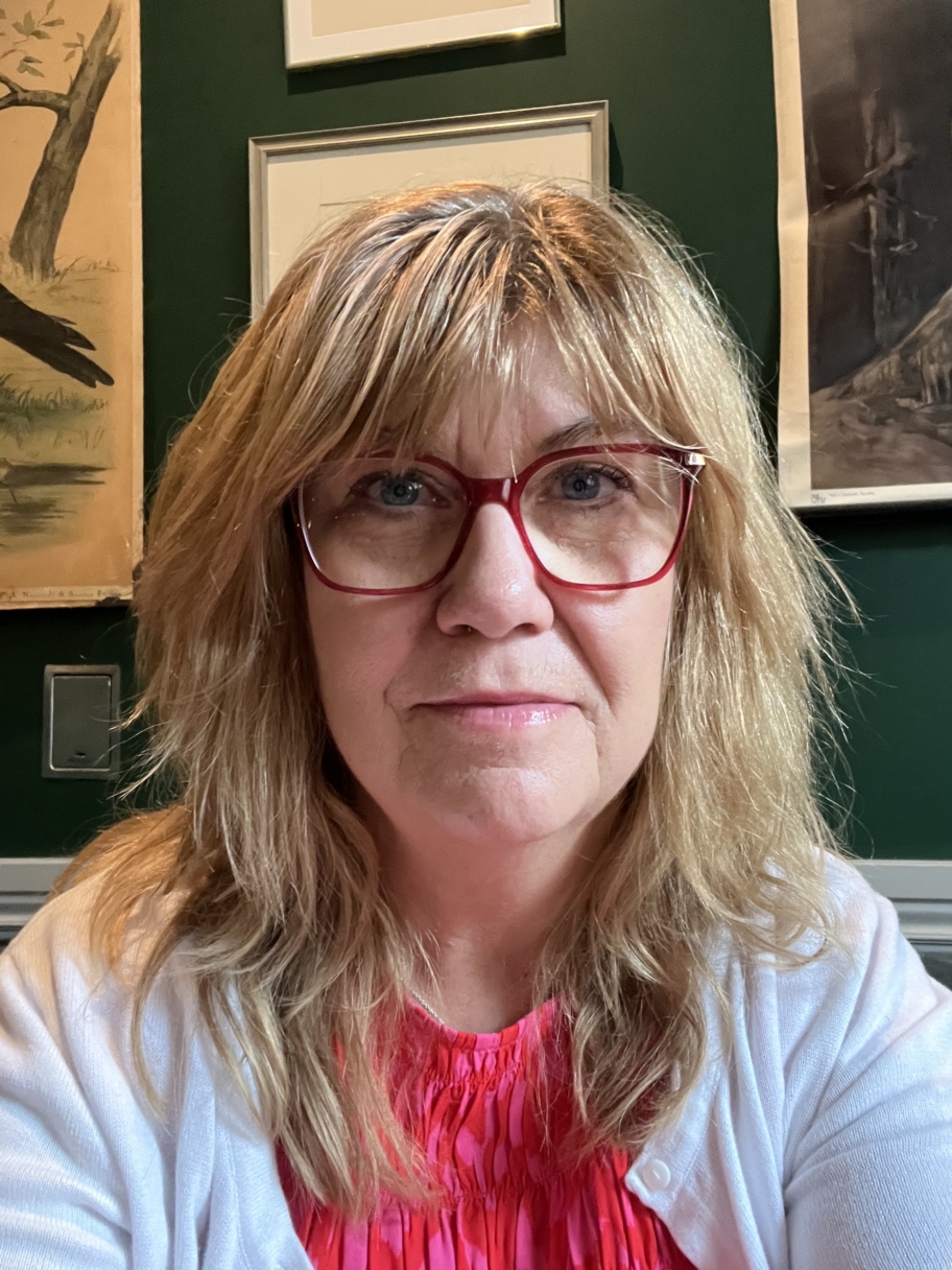 Porträtt av Anna som berättar om sorgen efter sin son Måns och stödet hon inte fick