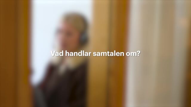 Suddig porträttbild av Alma som är volontär på Självmordslinjen och Livslinjen.